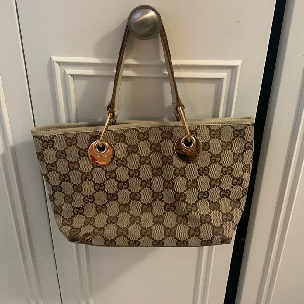 Authentic Gucci small hand bag